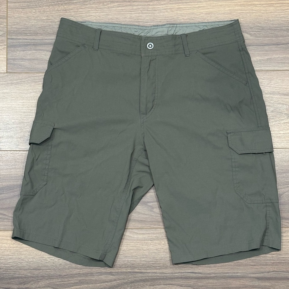 Kuhl Renegade Cargo Shorts in Tan/Green Size 38